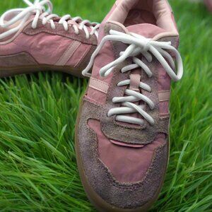 Stradivarius Pink Bubble Gum Bottom Sneakers Size 8.5 (Euro 39)